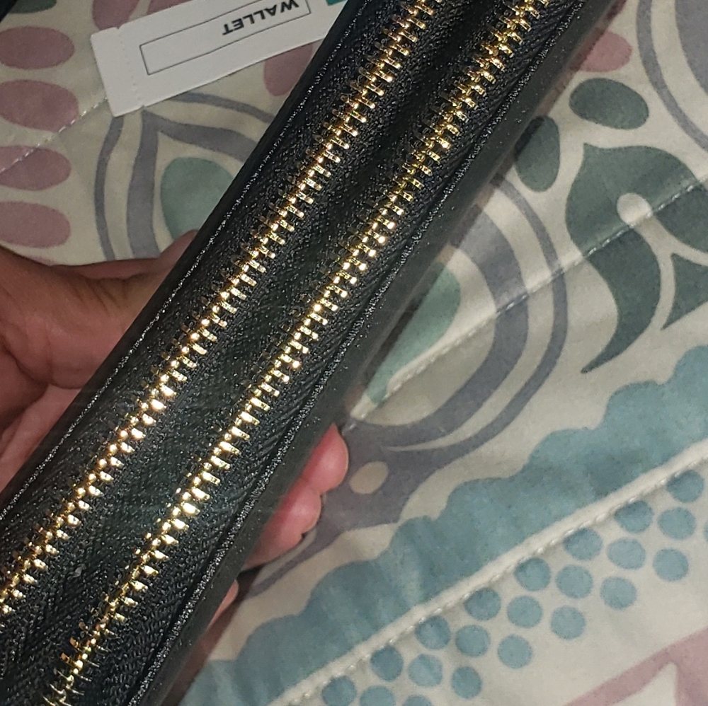 Basic Black Wallet - image 4